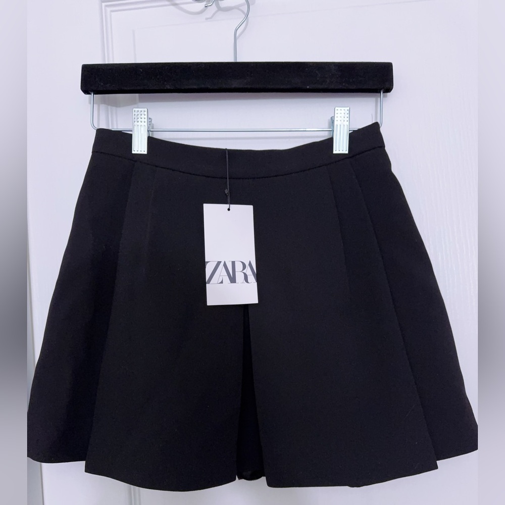 Zara Women's Elegant Black Skorts